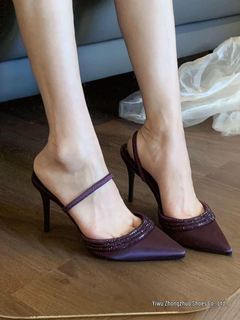 2025 Spitzschuhe Champagner Stilettoabsätze: Strass Seide Tief ausgeschnittene Einriemen-Sandalen für Damen.