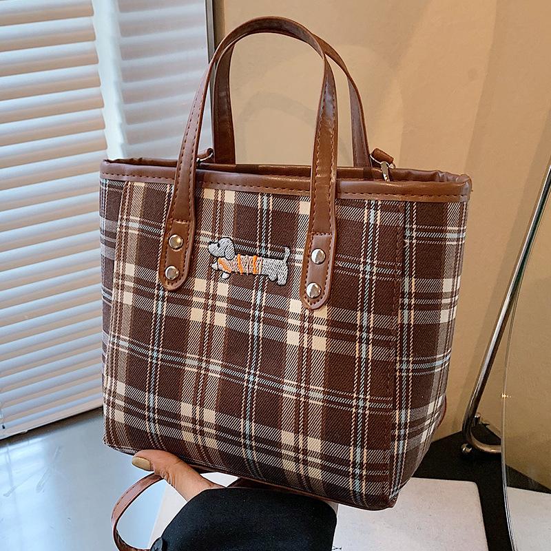 

Популярная в этом году женская сумка 2025 новая модная нишевая сумочка повседневная универсальная дорожная сумка-мессенджер через плечо для женщин кофейный