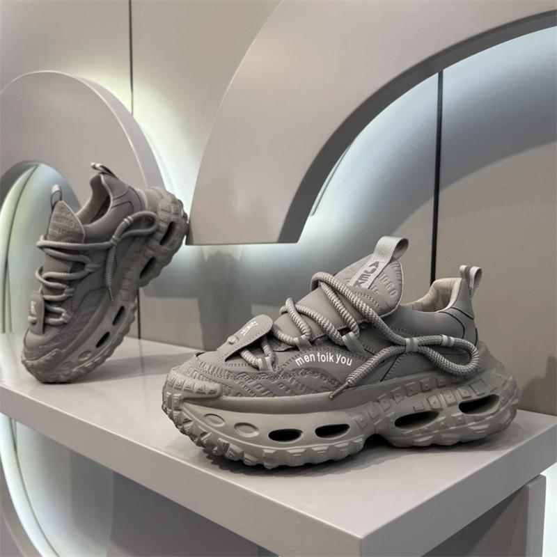 In autumn, the new platform dad shoes are old and retro trendy aj.