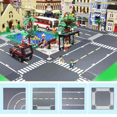 Płyta bazowa drogi z małymi elementami, kompatybilna ze scenkami z miasta LEGO i płytami z ruchem drogowym