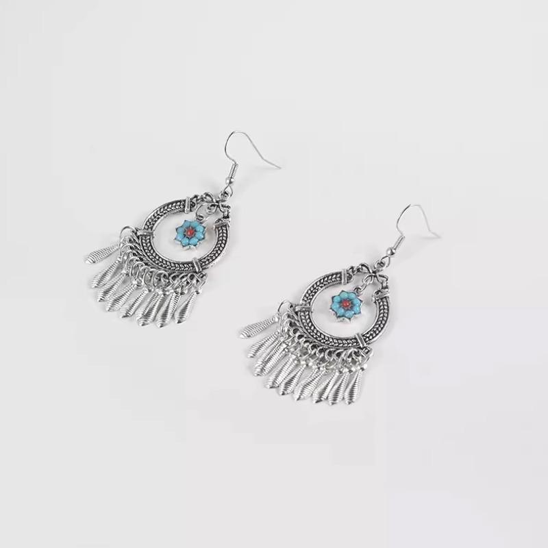 Ethnic Tassel Spiral Ear Cuff: Unique, No-Piercing Retro Style for Women