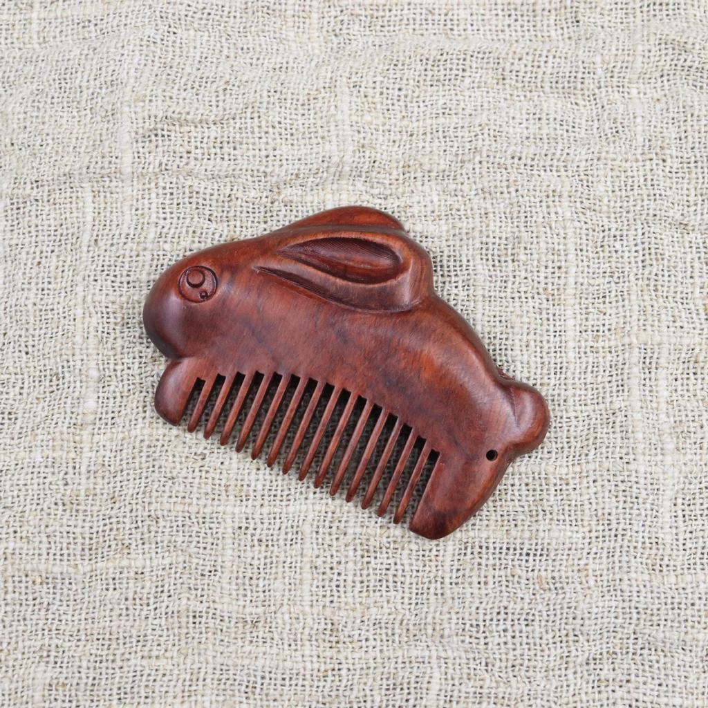 Sandalwood 8cm Carved Mini Comb: Petite, Lovely, and Practical for Girls' Handbags.
