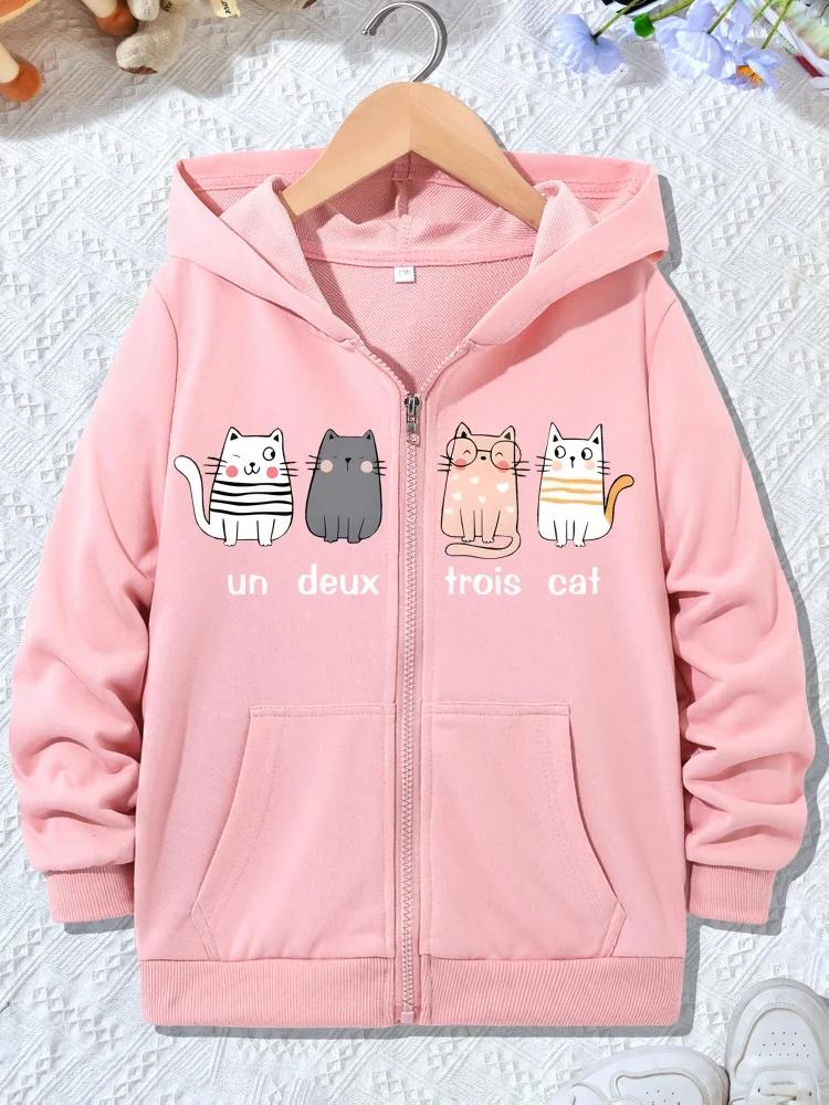 Giacca con cappuccio e zip per bambina, stampa di quattro gatti a cartoni animati e lettere francesi, manica lunga, felpa casual per bambini per l'uso quotidiano all'aperto