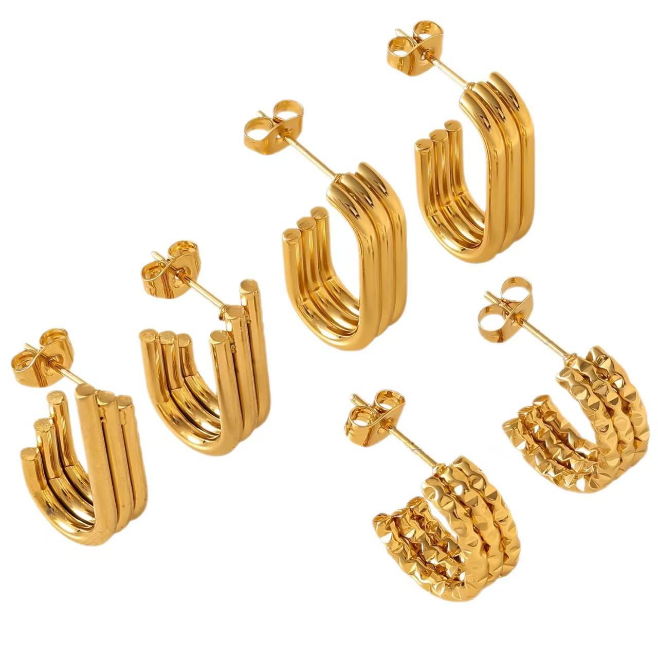 

Elegant Three-Layer Gold-Plated Stainless Steel Stud Earrings Diagonal Triple-Line Gold Pin золотий