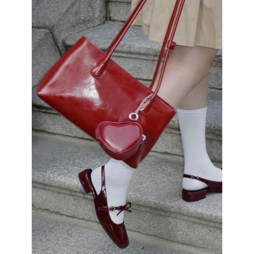 Корейская нишевая портативная красная сумка женская 2025 новая модная подмышечная сумка большая вместимость на плечо Новогодняя сумка