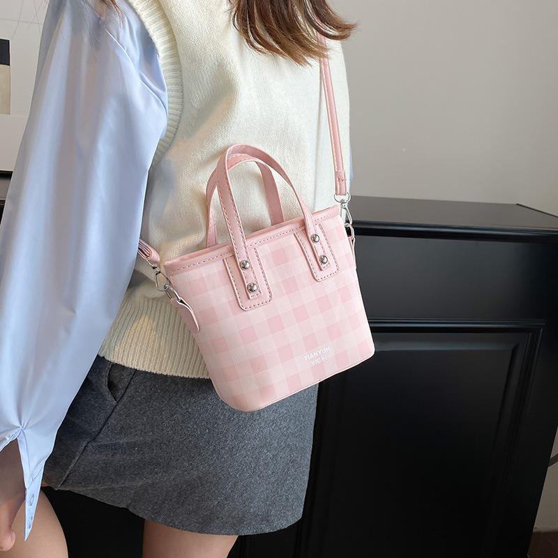 Women's Bag Portable Fashion Versatile Bag Women's New Popular Shoulder Messenger Bag Simple Bucket Bag