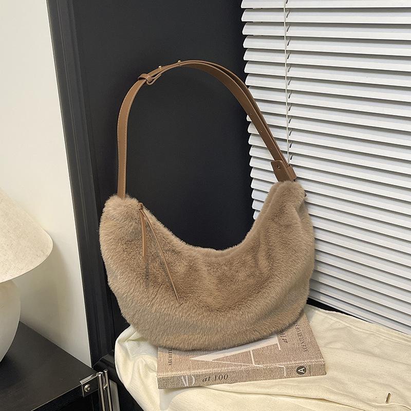 Plush Bag Women's Large-capacity New Autumn and Winter Plush Shoulder Messenger Bag Commuter Dumpling Bag