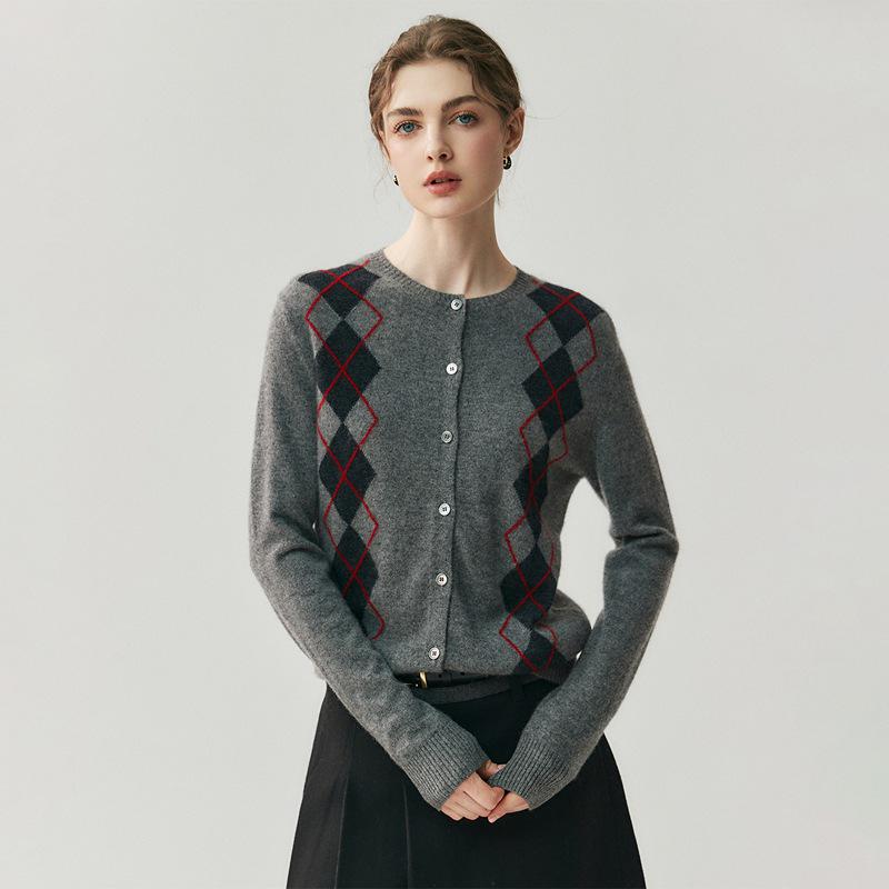 

Elegant Women s Argyle Cashmere Cardigan - Versatile Round Neck for Autumn and Winter L