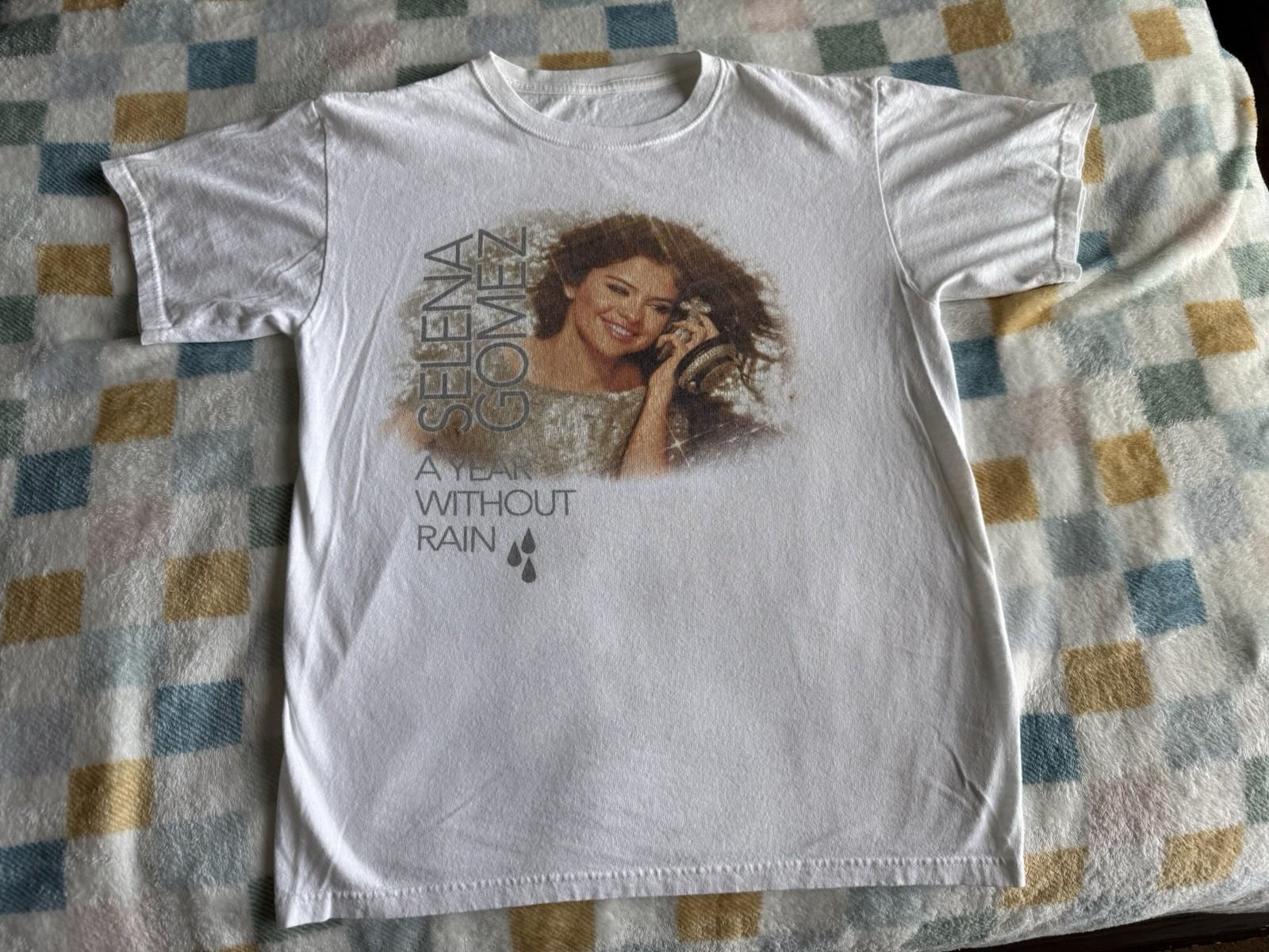 Selena Gomez A Year Without Rain Tour 2010 Tee T-Shirt Medium M