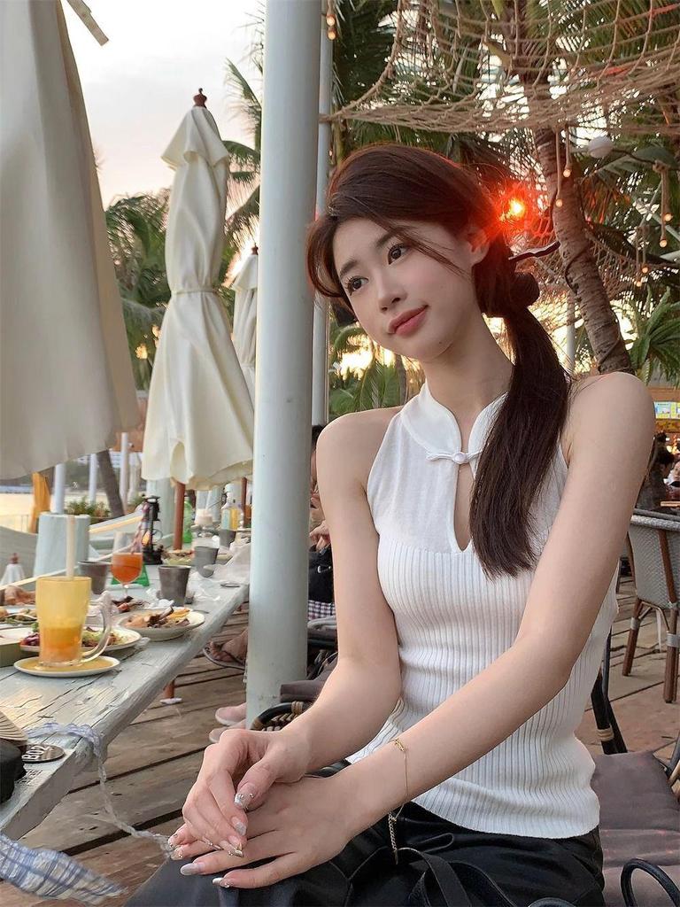 Chinese Style Halter Frog Button Cutout Knitted Vest - Women's Slim-Fit Sleeveless Summer Top