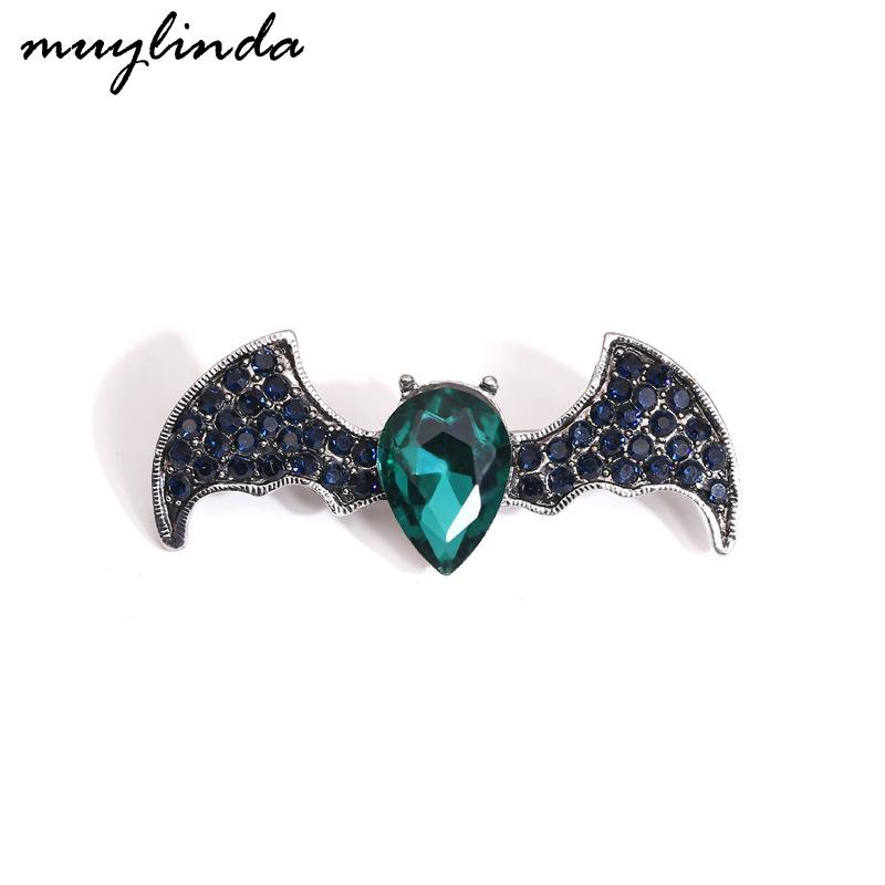 

Unisex Crystal Bat Brooch: Fashionable Suit Accessory with an Atmospheric Design
