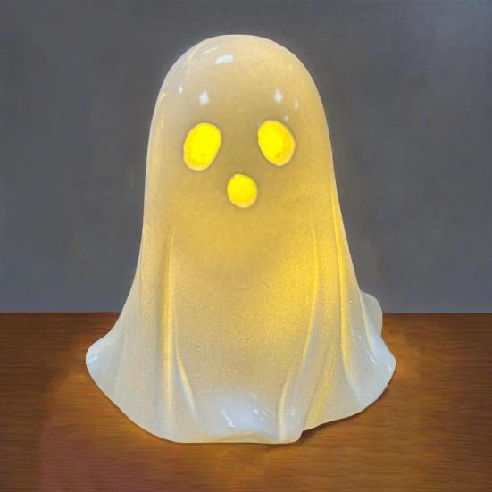 Pryskyřičná svítící dekorace duch pro Halloween Malá bílá figurka ducha Roztomilá svítící soška ducha pro domácí stolní patrovou podnosovou dekoraci