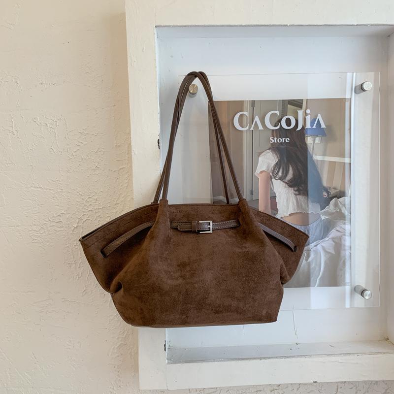 Large capacity bag women's new autumn and winter versatile retro shoulder pleated bag commuter tote bag