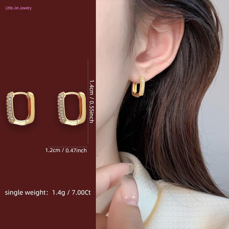 

Изысканные серьги-каффы U-образной формы с бриллиантами: Стиль легкой роскоши для элегантной рабочей одежды