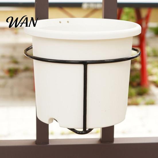 Tool-free Plant Hanger Railing Balcony Planter Holder Tool-Free Vertical Pot Fence for Outdoor Plants Fits Fences Decks Gardens Patios Use