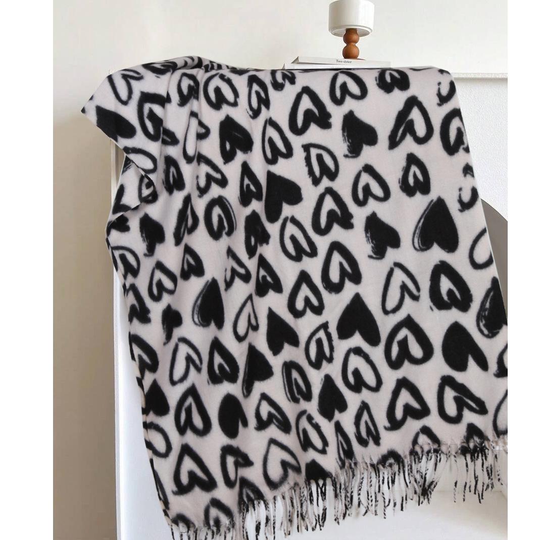 

Women heart-shaped acrylic scarf with cashmere-like texture, elegant and versatile for autumn/winter, can also be worn as shawl 180 70