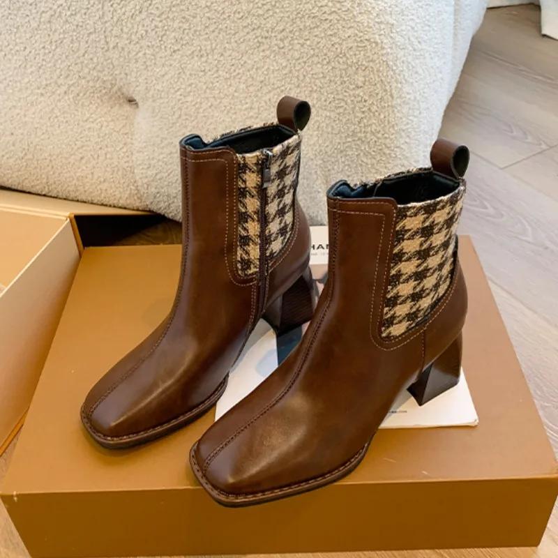 

Модные женские туфли в стиле ретро с квадратным носком 2024 года, новые корейские модные женские ботинки на толстом каблуке, простые и универсальные черные короткие ботинки 42 коричневый