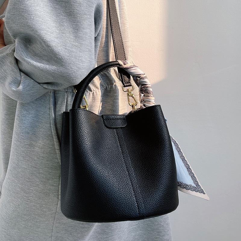Leather women's bags niche bucket bags women's new large-capacity messenger bags women's commuter shoulder bags