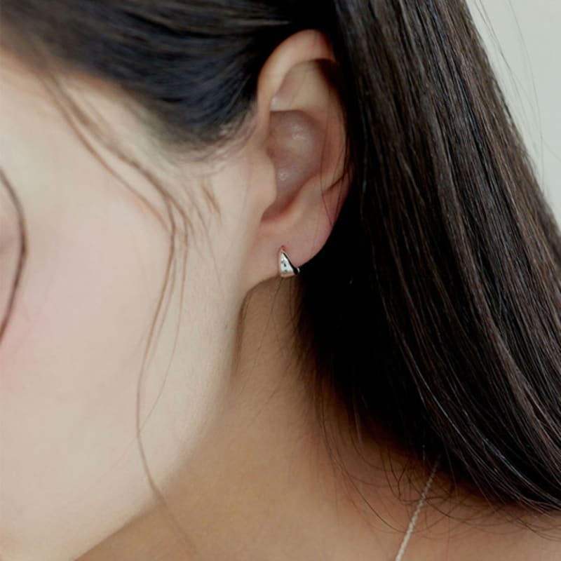 Murmur [925silver]Mini Con Hoop Earrings