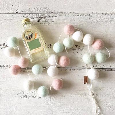 Palle di Lana Fatte a Mano Decorazione Camera da Letto Muro Decorazione Casa Ornamento da Appendere Pompon Ghirlanda Decorazione Camera Bambini Bambini 2M