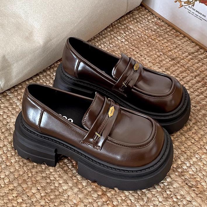 

Ретро коричневые туфли на платформе из кожи для женщин в британском стиле, новые весенние и осенние туфли 2025 года с юбками для увеличения высоты, мокасины с одной педалью 40 коричневый