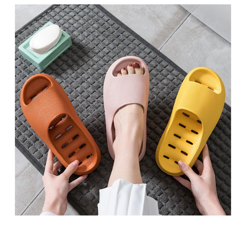 EVA New Thick Bottom Non Slip Bathroom Slippers for Women Summer Home Leakage Home Use Indoor Bedding Feeling Bathing Cool Slippers