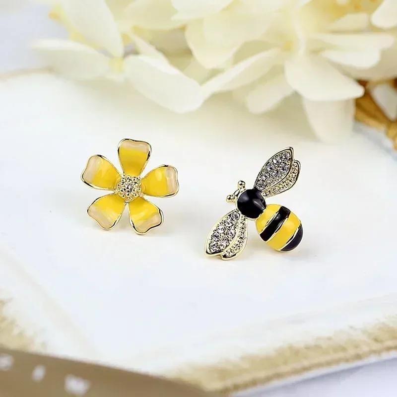 Women Creative Gifts Cute Bee Flower Earrings Korean Edition Girl's Versatile Style Asymmetric Creative Exquisite Earrings Gift