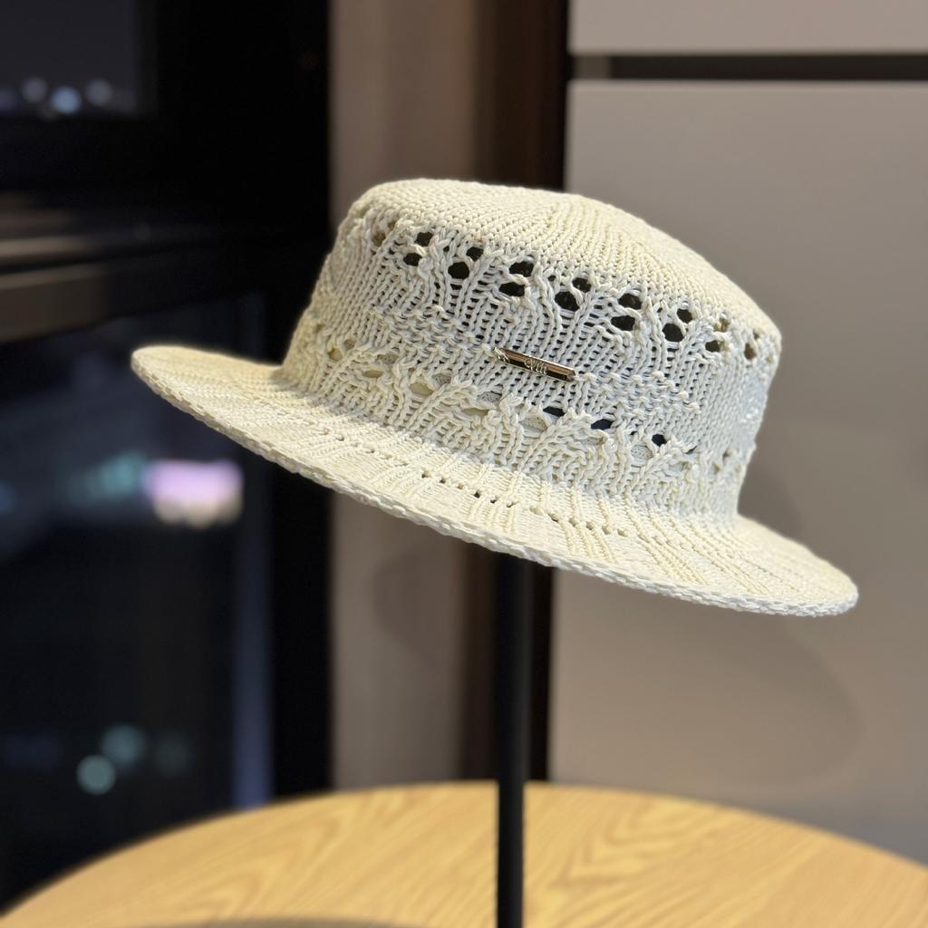New women's summer high-end sun protection hat, hollowed-out design, elegant French style, makes the head look smaller, sun-shading flat-top hat