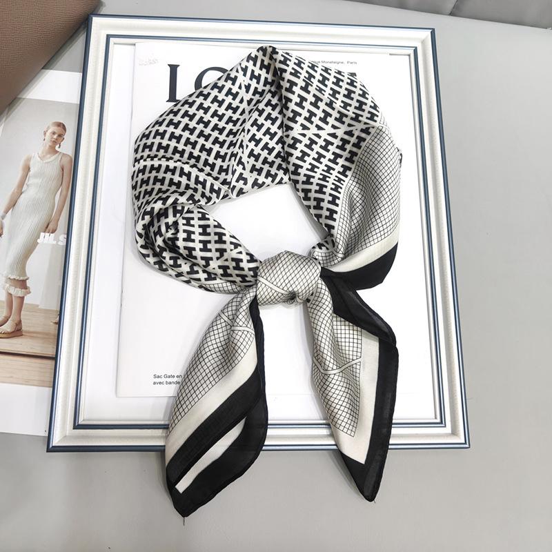 Strictly Selected 70 Silk Scarves, Simulated Silk Small Square Scarves For Women, Retro High-End Thin Versatile Professional Scarves