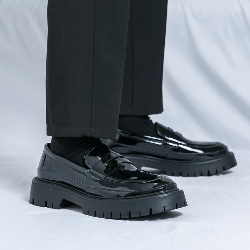 Fashion Retro Office Shoe Men Glossy Casual Shoes Breathable Leather Loafers Driving Moccasins Comfortable Slip On Black