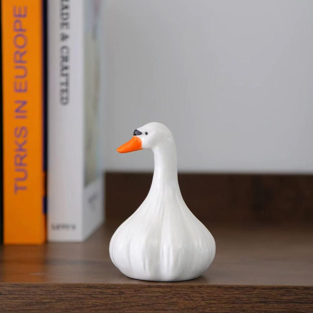 Cute Garlic Duck Ornament Home Office Desktop Stress Relief Garlic Styling Forget Duck Animal Accessories for Friend Gift