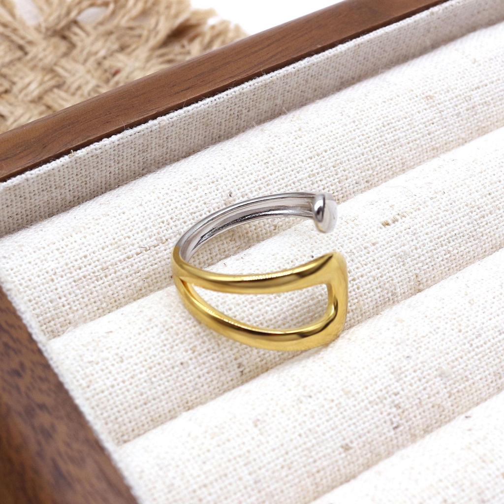 Versatile Geometric Gold & Silver Colorblock Ring: Elegant, Luxurious, and Stylish for Women
