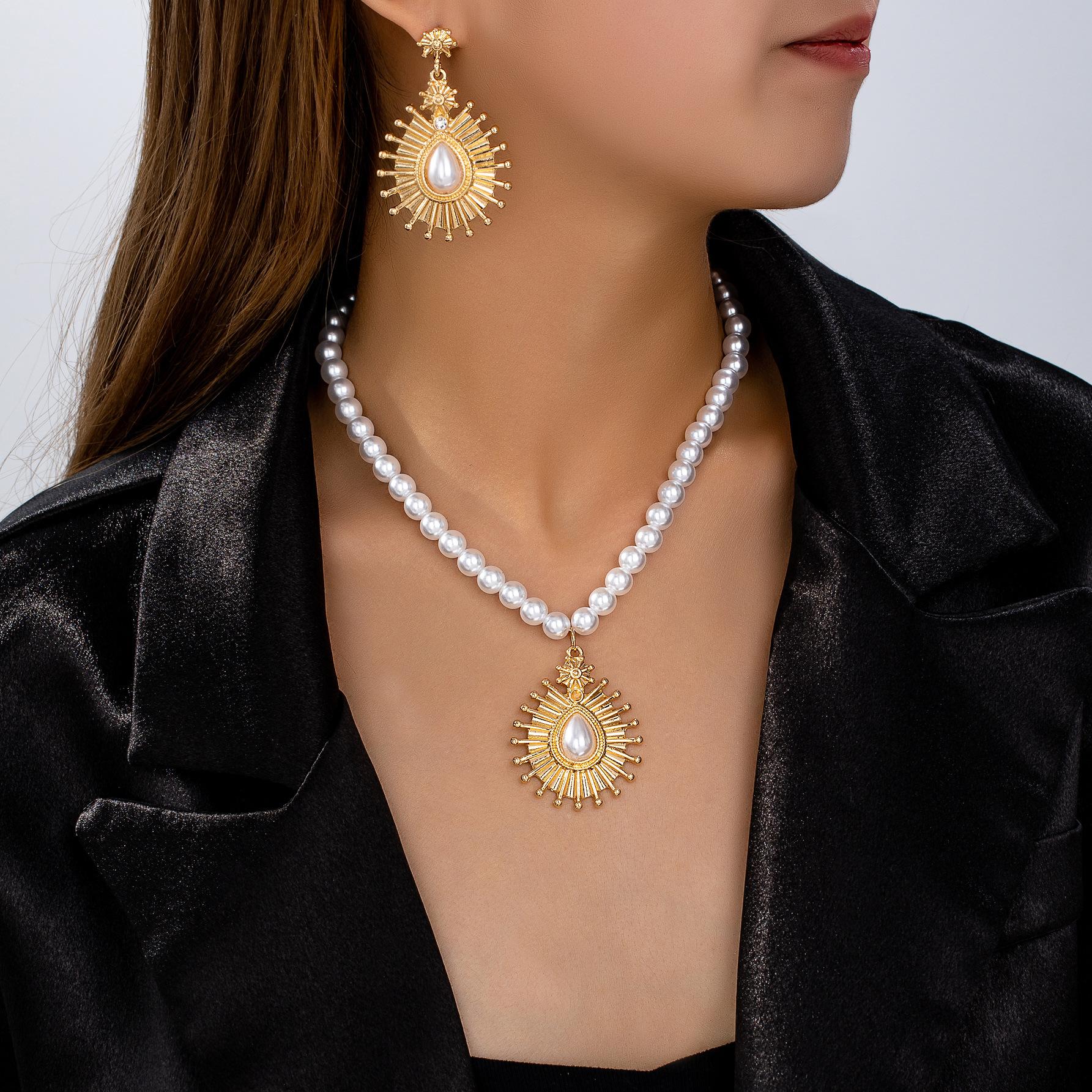 

Fashion Jewelry Set necklace earrings For Woman золотий