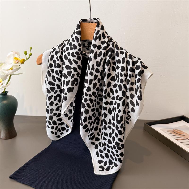 Luxury Leopard Print 68X68Cm Square Silk Scarf Women Shawl Wrap Ribbon Hair Scarves Hijab Bandana Pashmina Headband Neckerchief