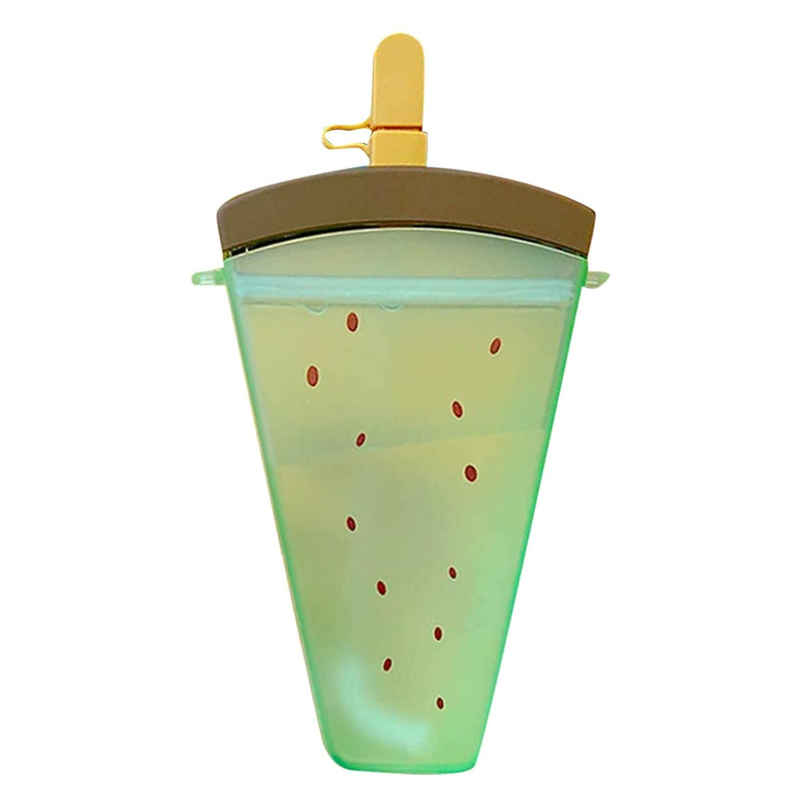 

Милая бутылка ледяной воды с арбузом и соломой, герметичная пластиковая чашка для напитков