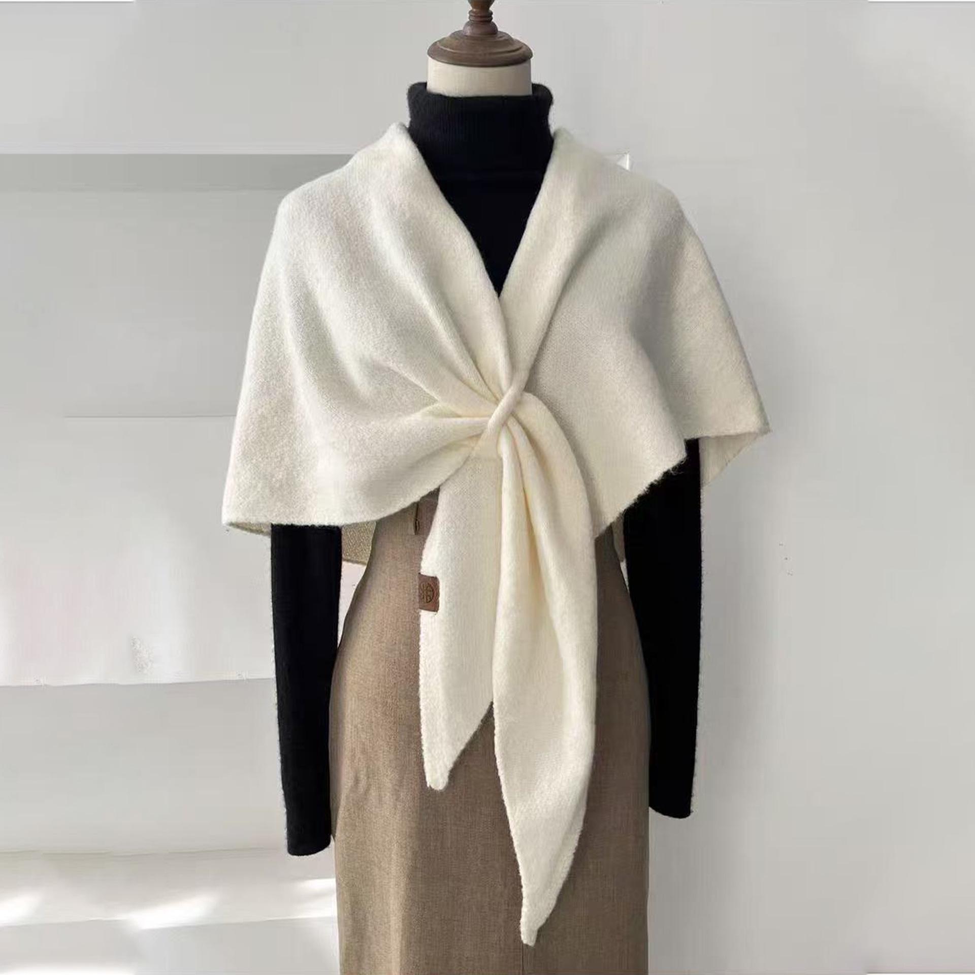 

Женская черная треугольная шаль из смесовой шерсти: Универсальный, Теплый, Однотонный для Осени/Зимы