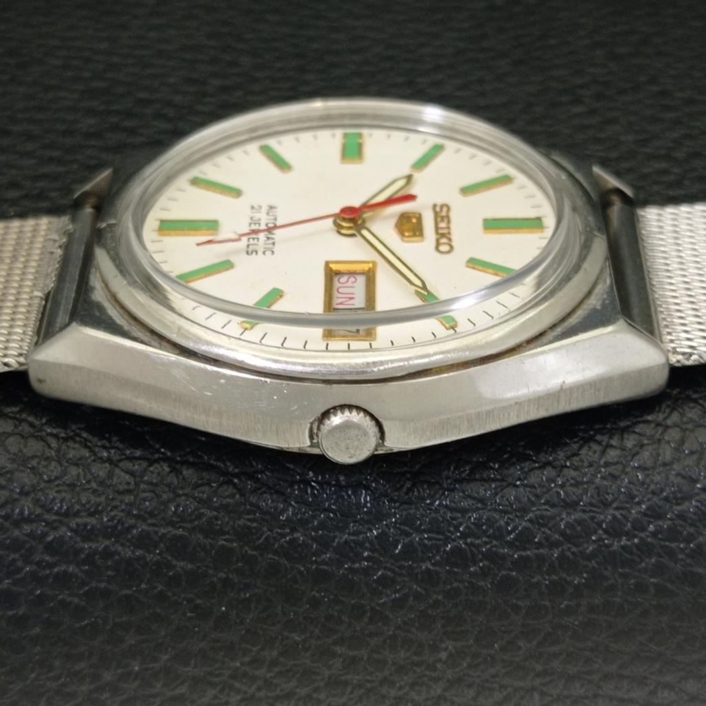 AUTOMATIC VINTAGE SEIKO 5 JAPAN MENS WHITE COLOR DIAL WATCH a702607-1
