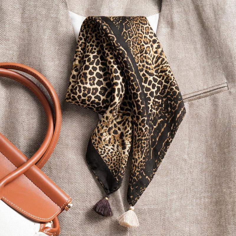 Retro literary and artistic lace cotton and linen small square scarf silk scarf women's spring, autumn and winter small scarf spring and autumn velvet
