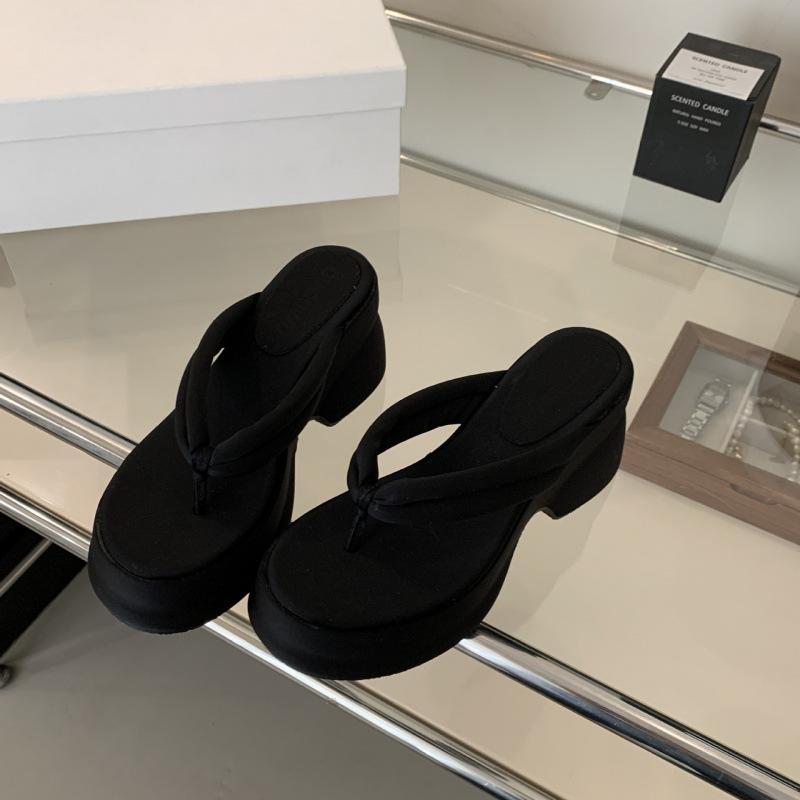 French Thick-soled Flip-flops Women's 2025 New Silver Cold Slippers, Summer Wear Beach Sandals