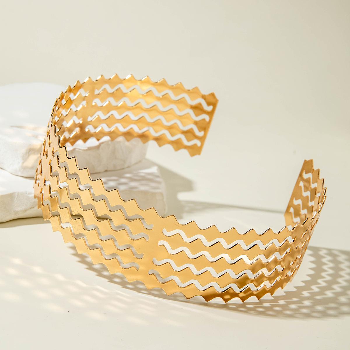 

Модный темпераментный металлический широкий гладкий кольцевой чокер в стиле sweet cool геометрического дизайна