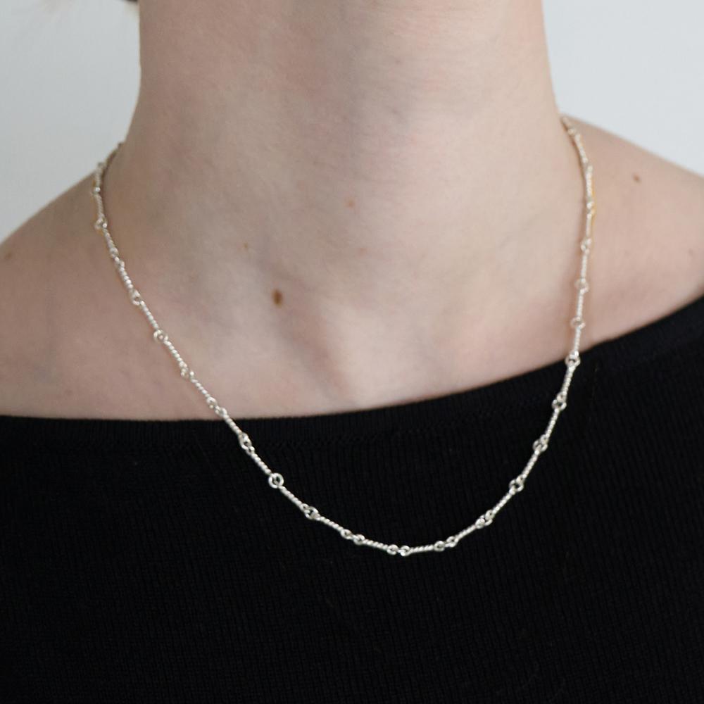 Still Instant Round Hole & Forms - Necklace 12 (2Colors)