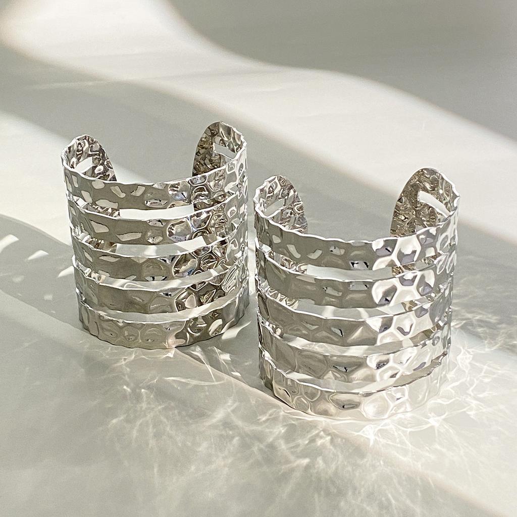 JMXD-Schmuck, offenes Armband mit hohler Linie und flüssigem Percussion-Muster, übertriebenes, breitseitiges geometrisches Punk-Armband