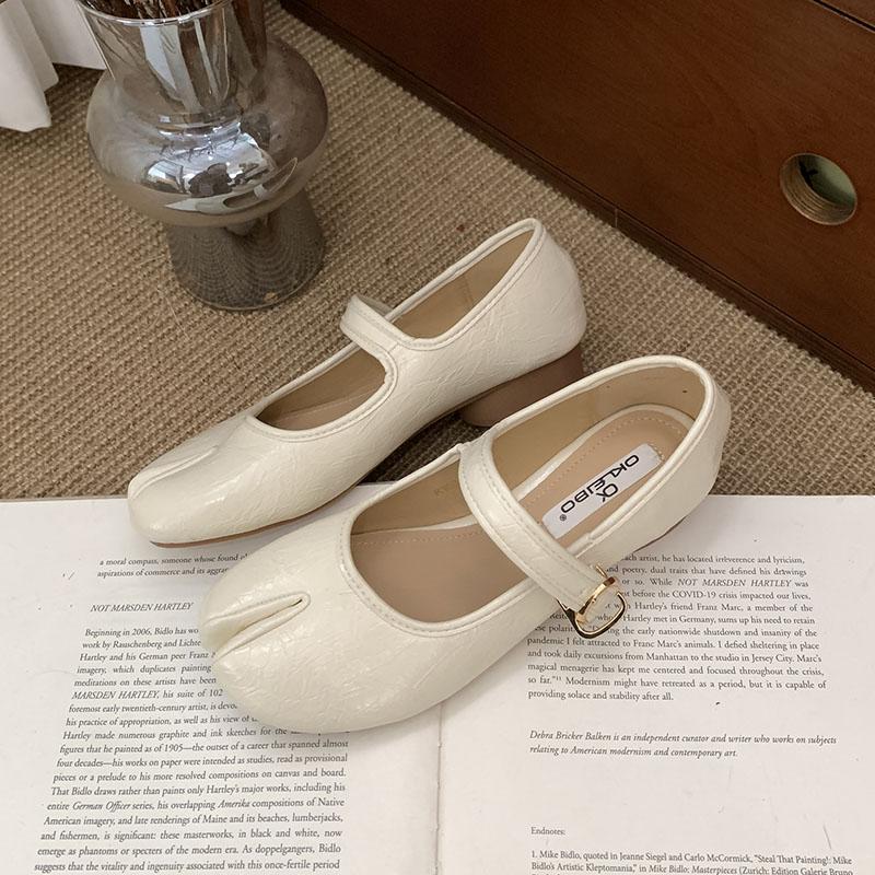 

Модная женская обувь на низком каблуке, женские туфли Мэри Джейн, 2025 новинка, роскошные туфли с ремешком и пряжкой, модные туфли на каблуке с необычным носком для дам 35 бежевый