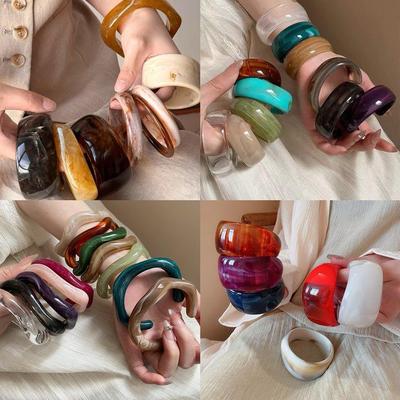 Bracciale rigido rotondo minimalista di alta gamma in acrilico: Bracciale dolce e versatile per donne