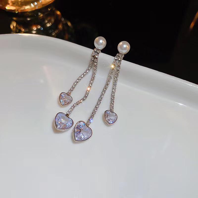 Elegant Imitation Pearl and Diamond-Studded Earrings for Women
