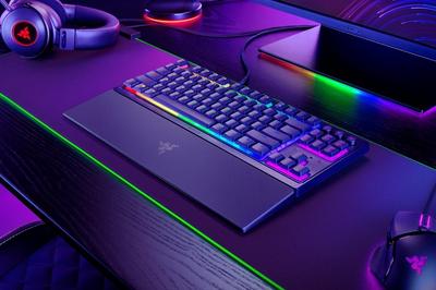 Razer Ornata V3 Tenkeyless Kabelgebundene Gaming-Tastatur, Niedrigprofil, RGB-LED, USB QWERTY, US, Schwarz