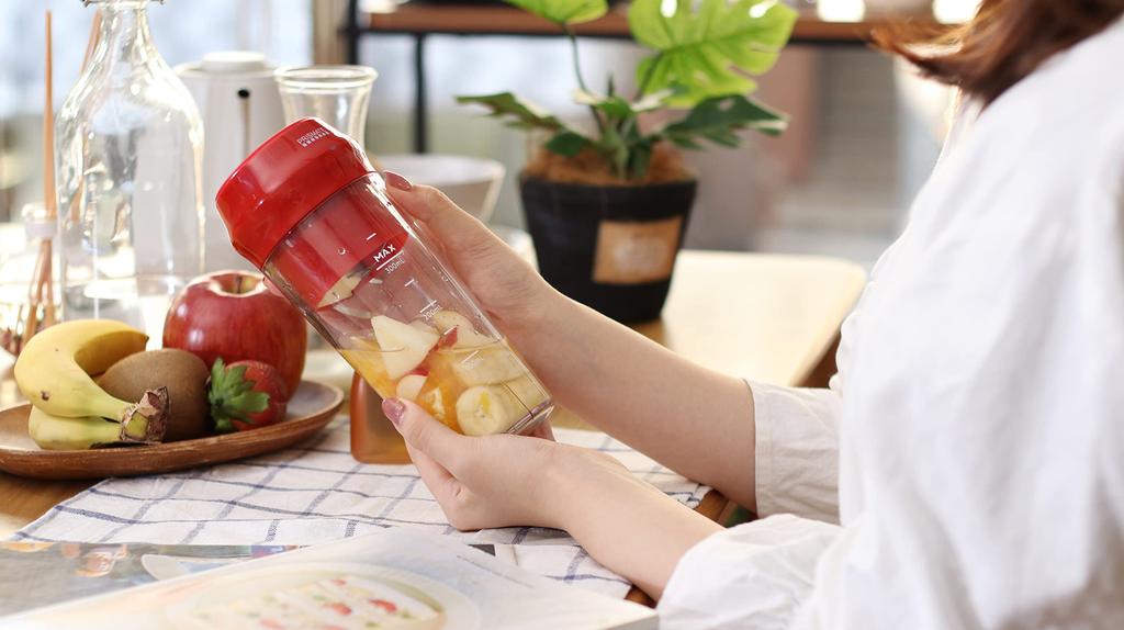 PRISMATE Rechargeable Portable Multi-Blender with Fun Recipe Book (PR-SK034) (Red(R))