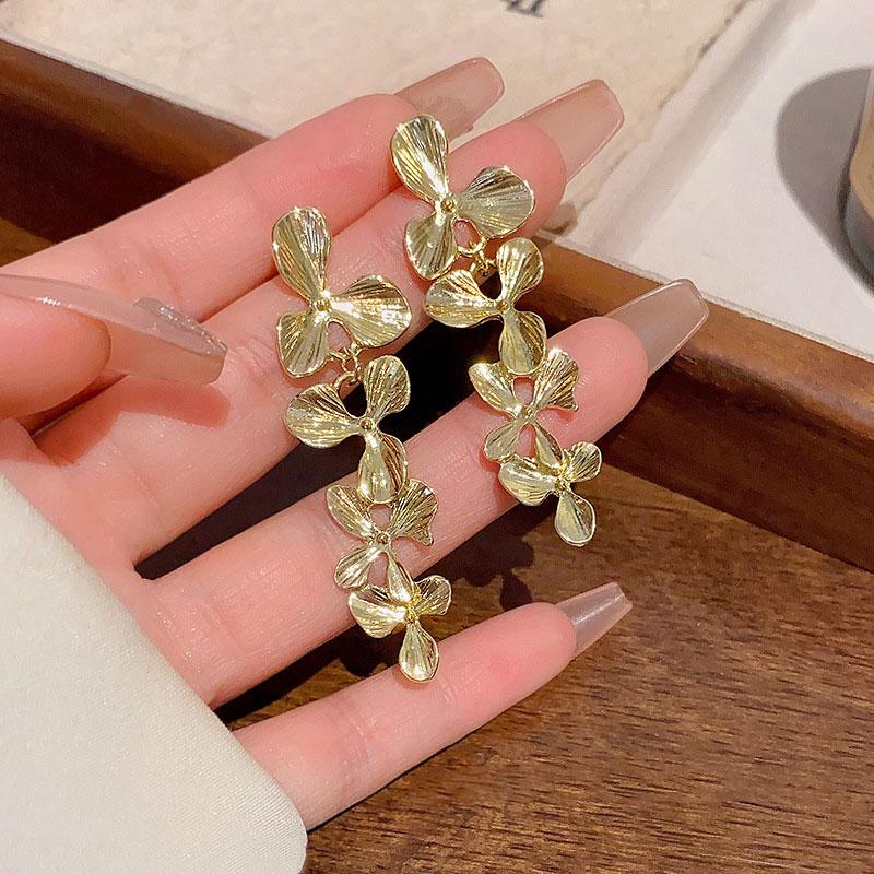 Gold Color Long Leaf Flowers Drop Earrings for Women Retro Dangle Earring Jewelry Accessories