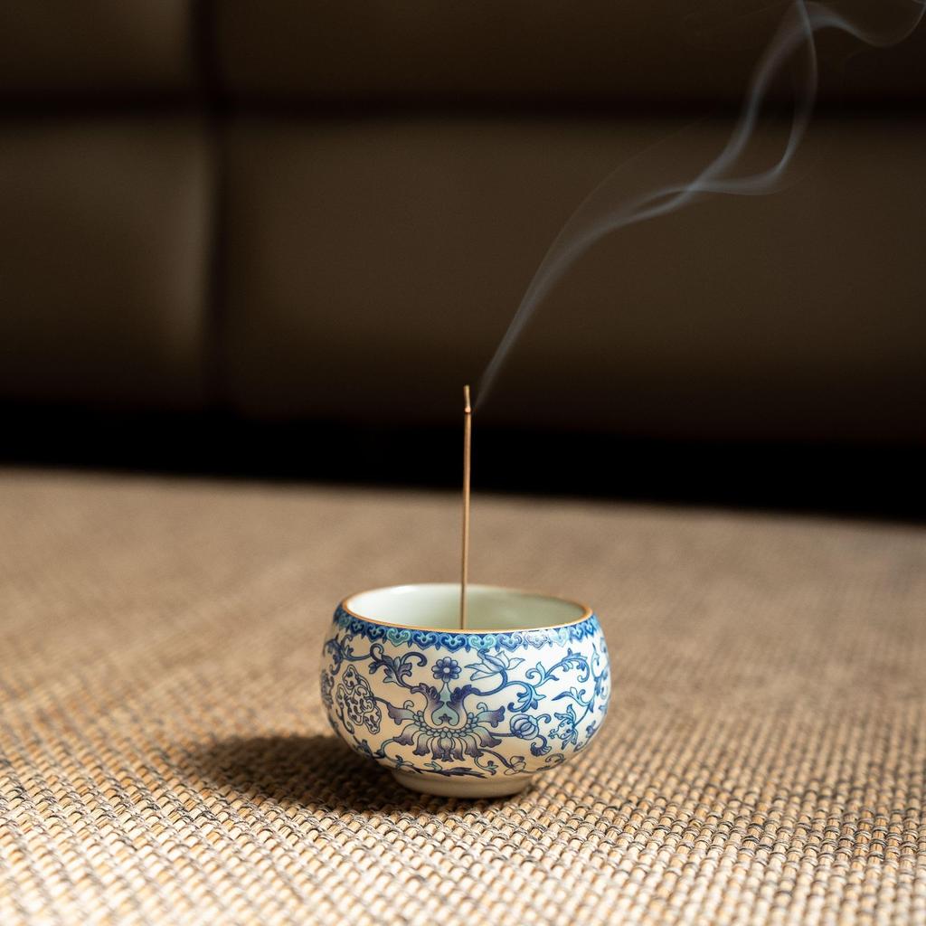 Ceramic incense holder, incense burner, for mini Buddhist altars, retro Chinese design, Ru kiln-style blue and white floral pattern