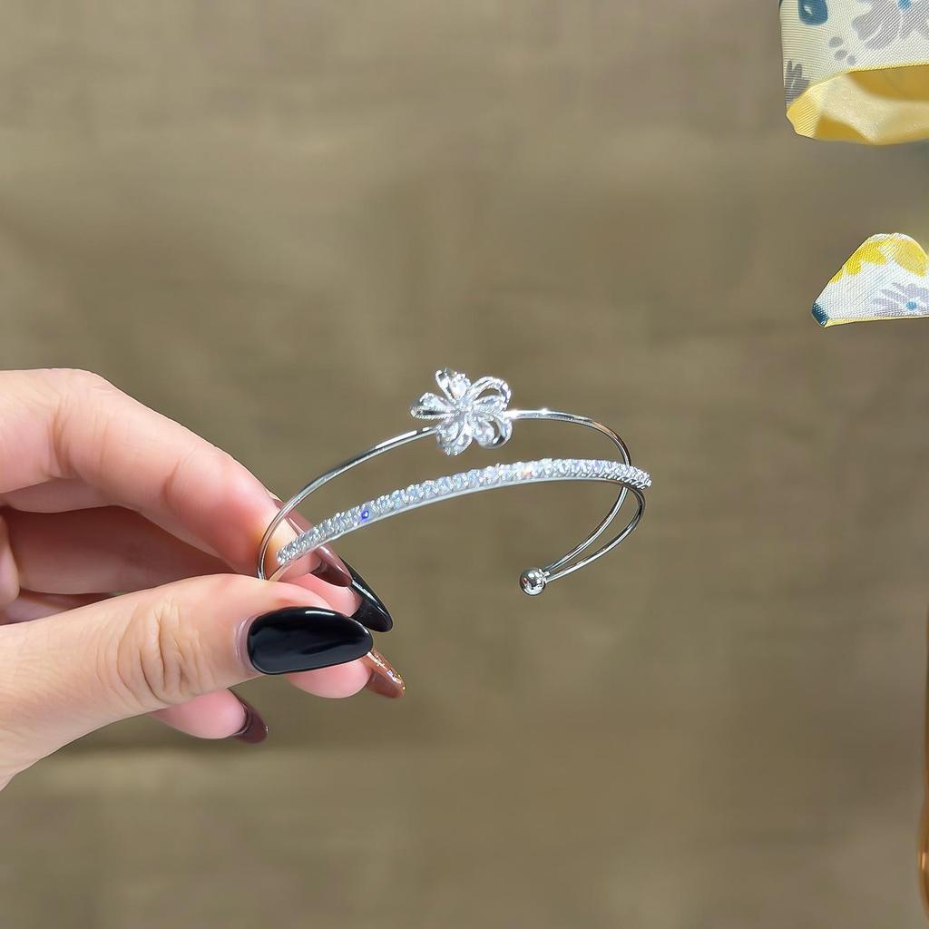 Niche Double Layer Open Flower Bracelet - Luxurious, Fashionable & Versatile Accessory